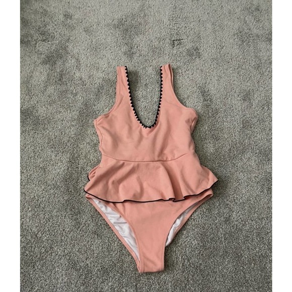 One Piece Swimsuit Cupshe‎ BNWT small - Picture 1 of 4
